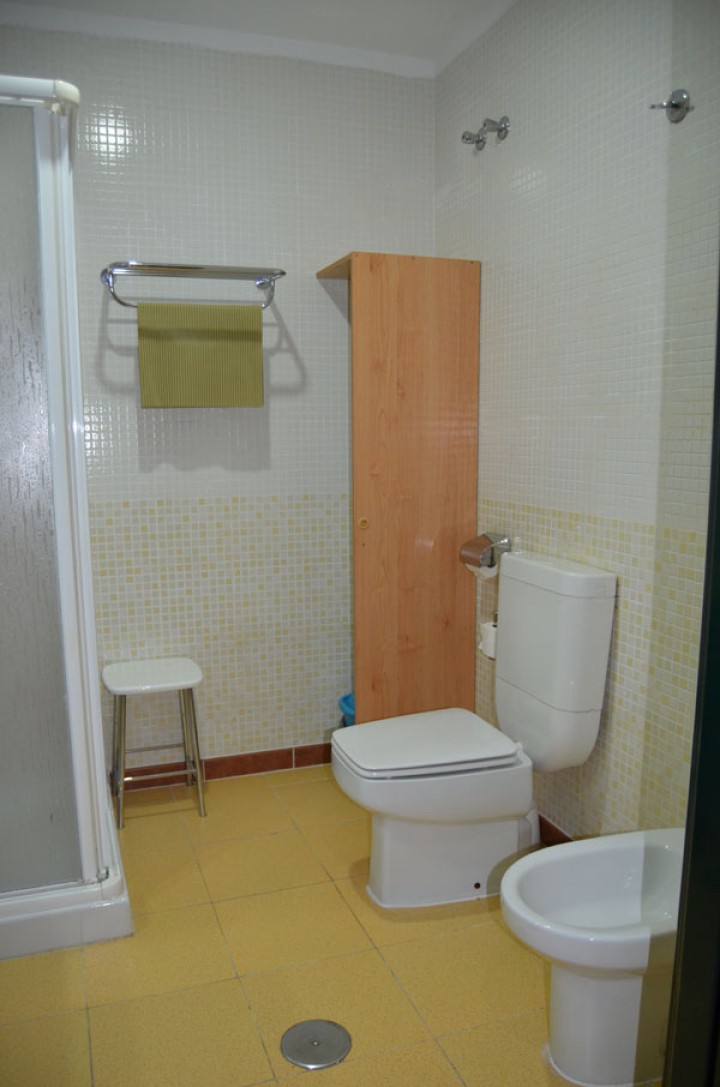 Bungalow 2 Bedrooms with Bunk Bed - Toilet